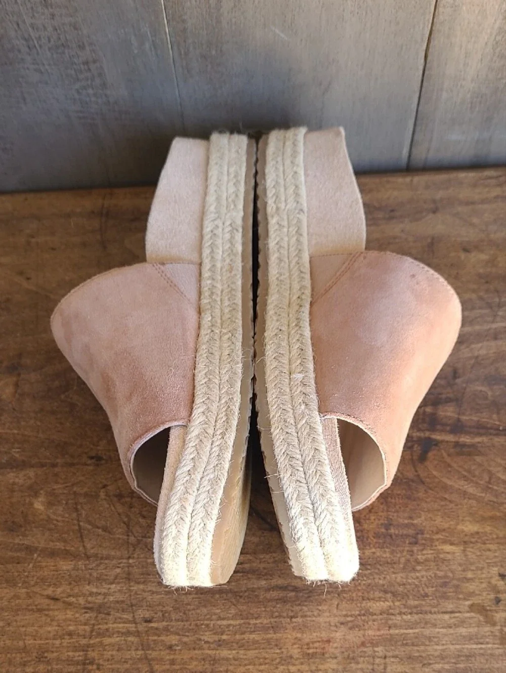 EUC Vionic Yamina Sandal Women's sz 7.5 Tan Suede Large Strap Platform Sandal